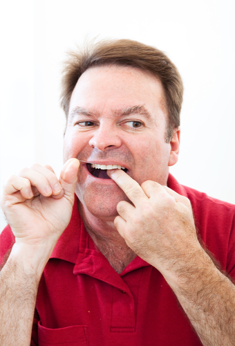 6 Reasons Why Gums Bleed When Flossing